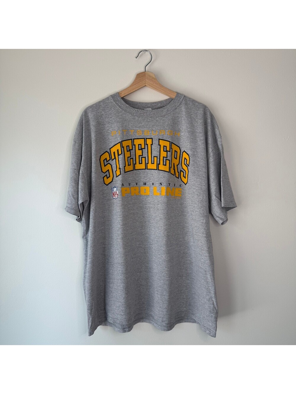 Vintage 90s NFL Pittsburg Steelers Russell Athletics Pro Line Graphic T-Shirt